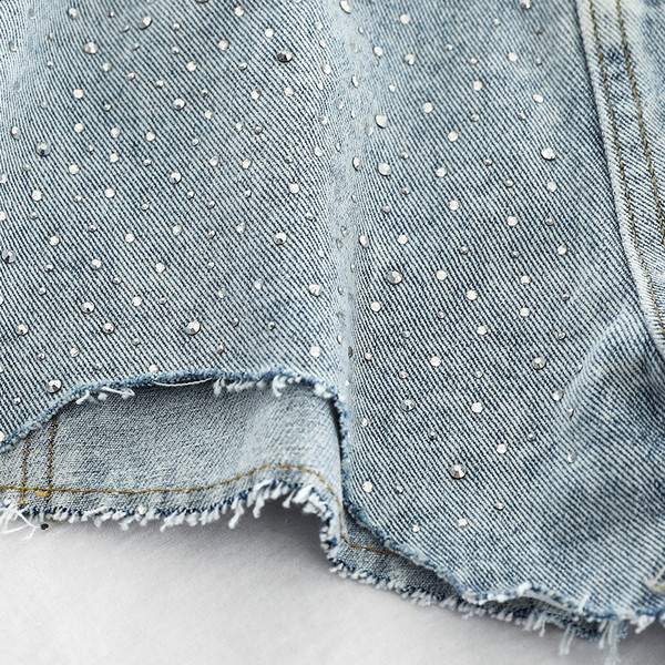 Blugi scurti de dama decorati cu pietre in doua culori