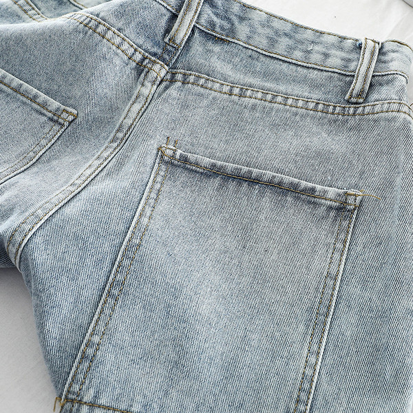 Blugi scurti de dama decorati cu pietre in doua culori