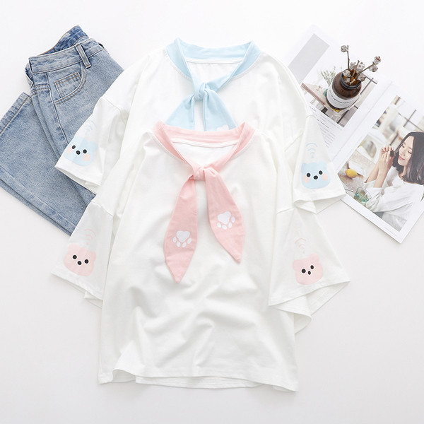 Alkalmi női póló nyakkendővel és rátéttel