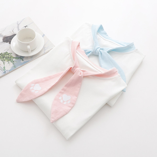 Alkalmi női póló nyakkendővel és rátéttel