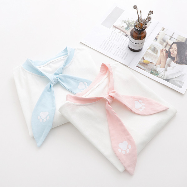 Alkalmi női póló nyakkendővel és rátéttel