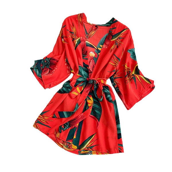 Modern női pareo nyakkendővel és virágmotívummal