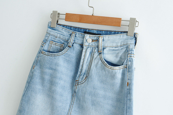 Modern női szoknya kék és szürke színben, szakadt motívumokkal