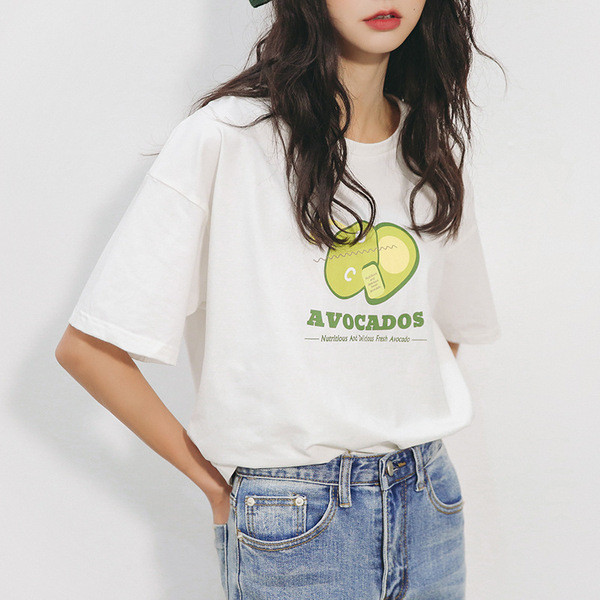 Tricou de damă de ultimă generație cu aplicație albă