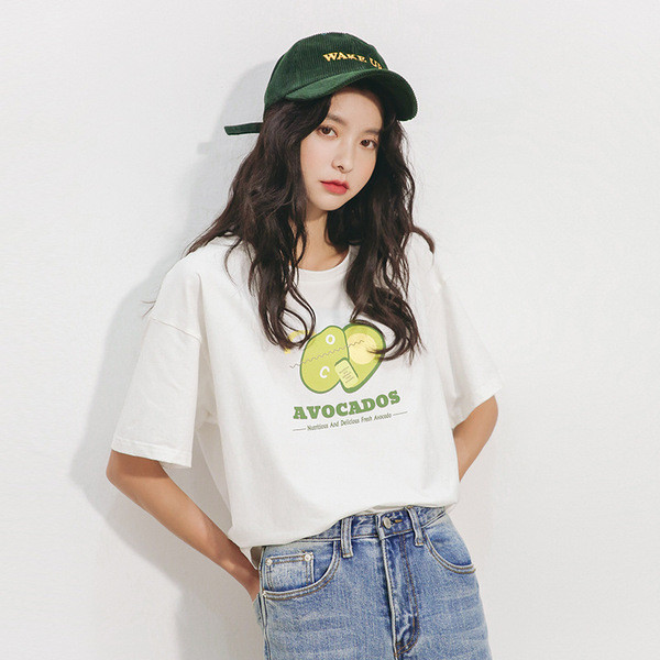 Tricou de damă de ultimă generație cu aplicație albă