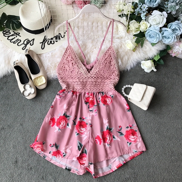 Stílusos női overall virágos motívummal, vékony pántokkal