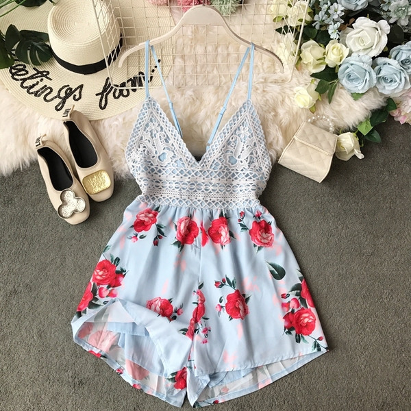 Stílusos női overall virágos motívummal, vékony pántokkal