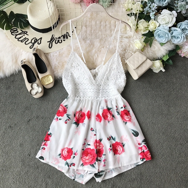 Stílusos női overall virágos motívummal, vékony pántokkal