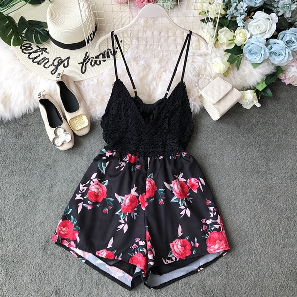 Stílusos női overall virágos motívummal, vékony pántokkal