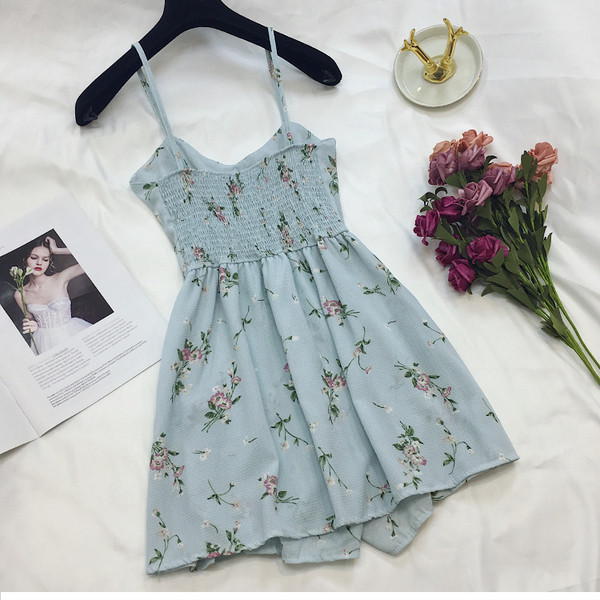 Modern női overall vékony pántokkal, virágos motívummal több színben