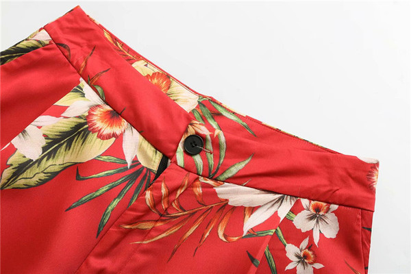 Pantaloni scurti moderni de dama cu motive florale