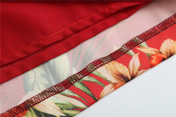 Pantaloni scurti moderni de dama cu motive florale