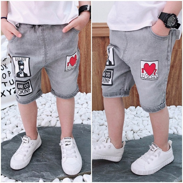 Modern gyerekfarmer fiúknak rátéttel és zsebekkel