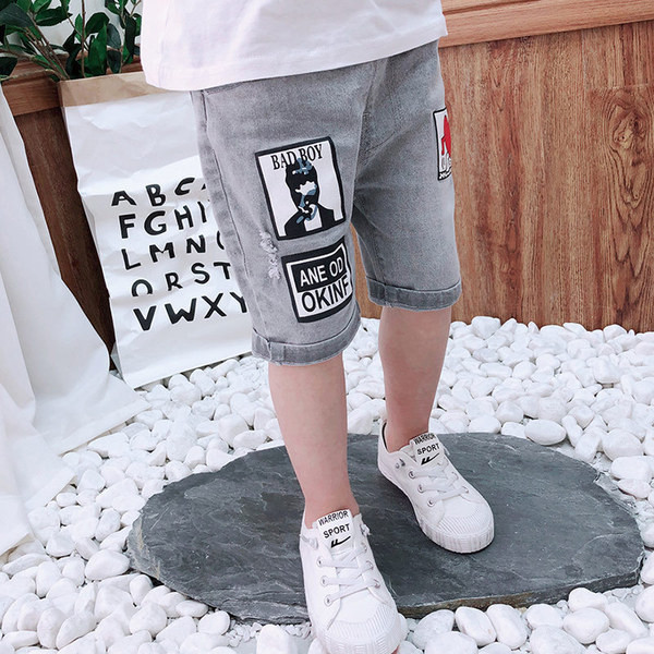 Modern gyerekfarmer fiúknak rátéttel és zsebekkel