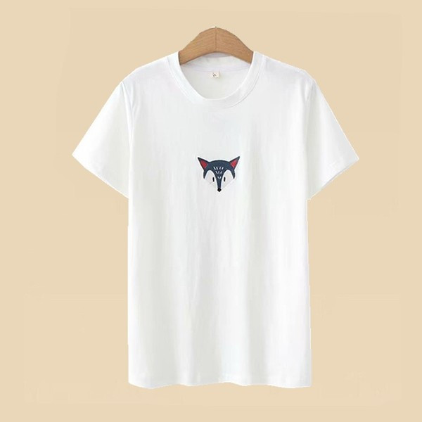 Új modell női póló hímzéssel, fehér színben