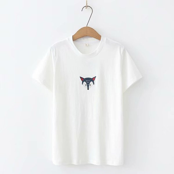 Új modell női póló hímzéssel, fehér színben