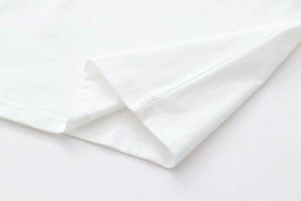 Stílusos női póló fehér rátéttel