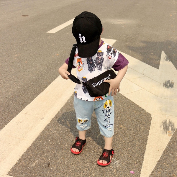 Aktuális gyerekfarmer fiúknak rátéttel és feliratokkal