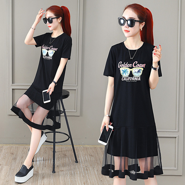 Modern női ruha rövid ujjú rátéttel