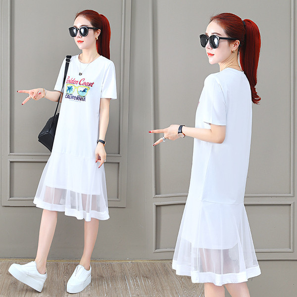 Modern női ruha rövid ujjú rátéttel