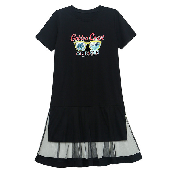 Modern női ruha rövid ujjú rátéttel