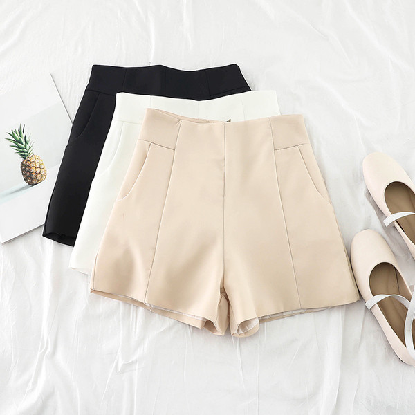 Elegáns női rövidnadrág magas derékkal