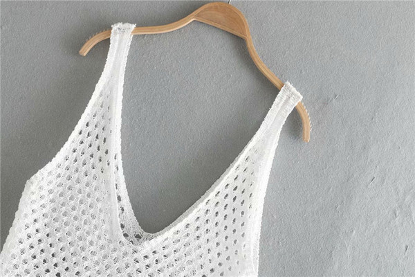 Modern női felső, fehér V-nyakkal