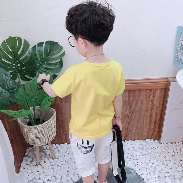 Gyermek póló fiúknak fehér és sárga színben felirattal