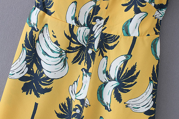 Kivágott színes női ruha pántokkal