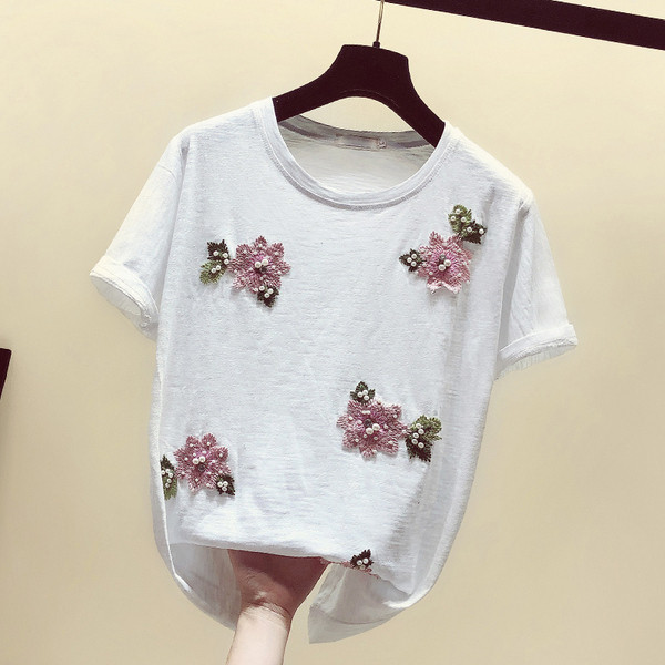 Női póló hímzéssel és gyöngyökkel fehér és fekete színben