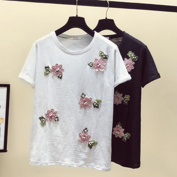 Női póló hímzéssel és gyöngyökkel fehér és fekete színben