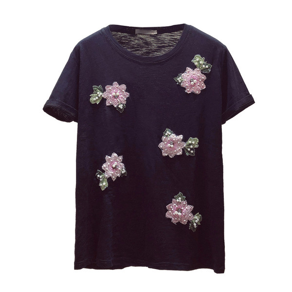 Női póló hímzéssel és gyöngyökkel fehér és fekete színben