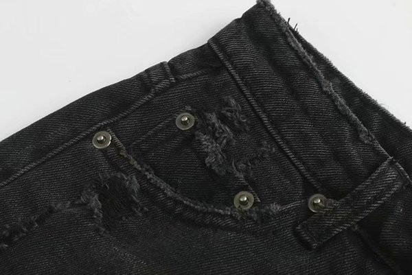 Modern női rövidnadrág szakadt motívumokkal, két színben