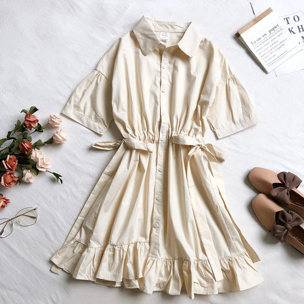 Modern női ruha rövid ujjú gombokkal, három színben