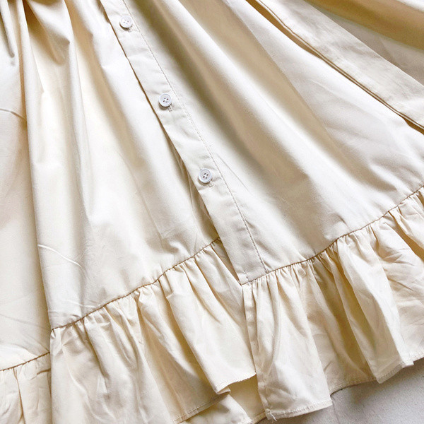 Modern női ruha rövid ujjú gombokkal, három színben