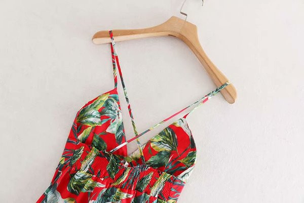 Alkalmi női ruha V-nyakkal, pántokkal