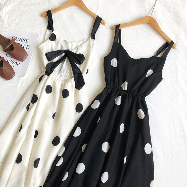 Modern női ruha vékony pántokkal és szalaggal, két színben