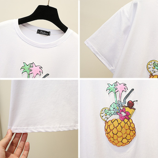 Női alkalmi póló fehér és fekete színben, flitterekkel