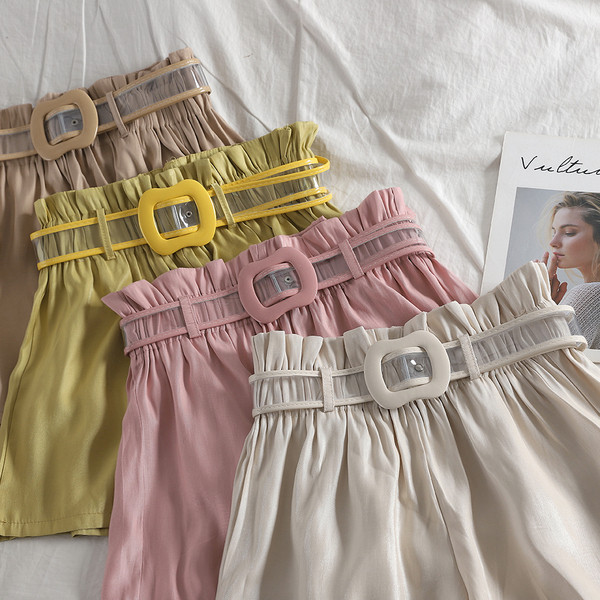 Modern női rövidnadrág övvel, magas derékkal több színben