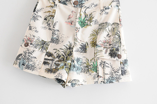 Alkalmi női rövidnadrág zsebekkel