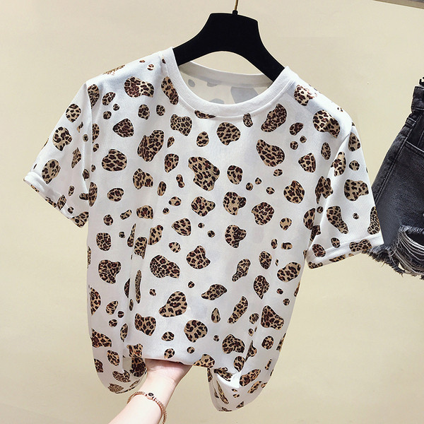 Aktuális leopárdmintás női póló fehér és szürke színben