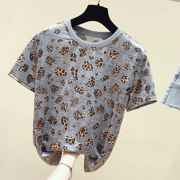 Aktuális leopárdmintás női póló fehér és szürke színben