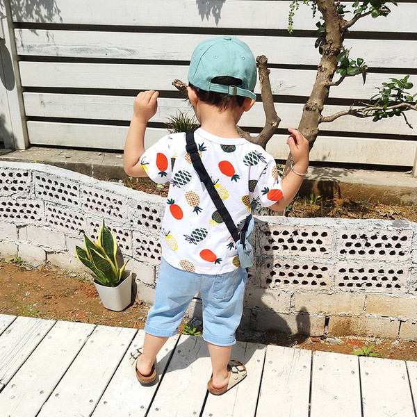 Modern gyerek póló fiúknak fehér és zöld színben