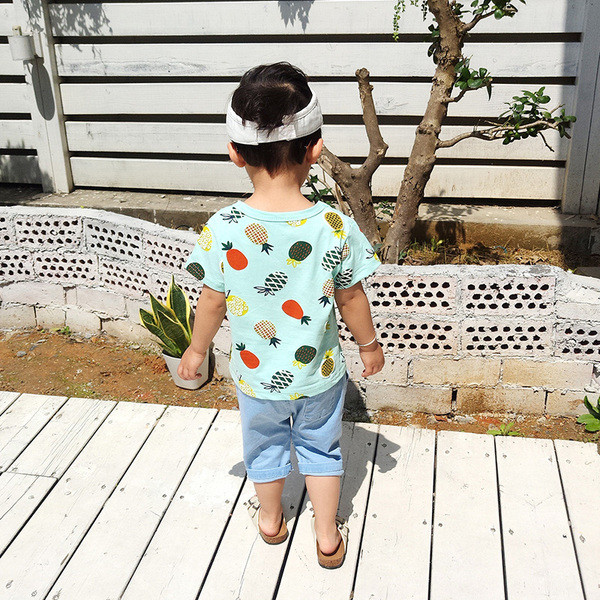 Modern gyerek póló fiúknak fehér és zöld színben