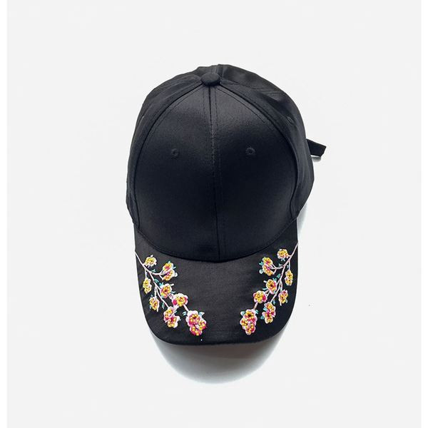 Modern női nyári sapka színes hímzéssel, két színben