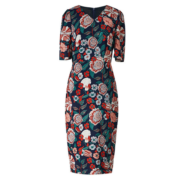 Stílusos női ruha V-nyakkal és 3/4-es ujjakkal