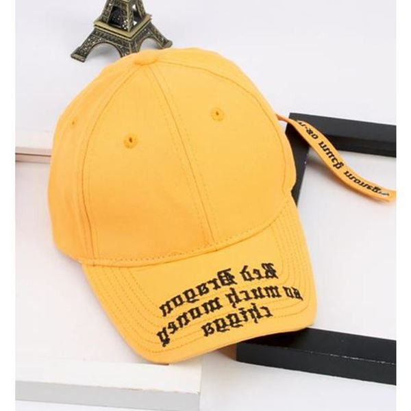 Hímzett hétköznapi női sapka többféle színben