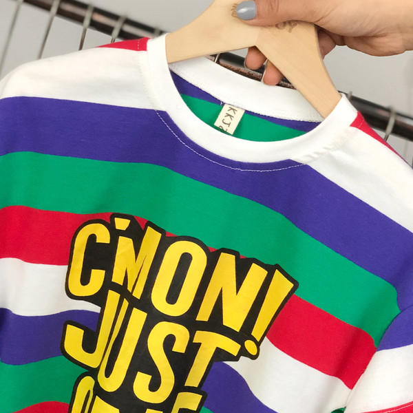 Modern gyerek póló fiúknak színes rátéttel