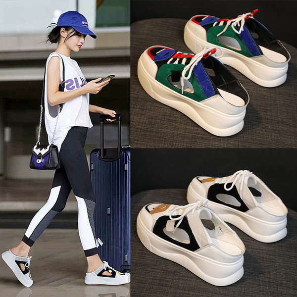 Női tornacipő új modellje két színben, fűzővel