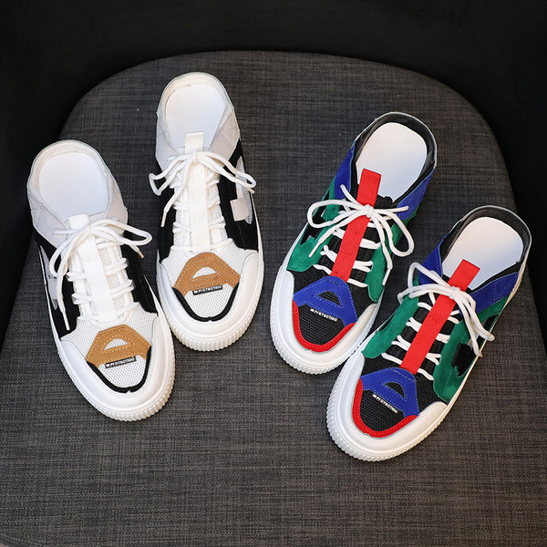 Női tornacipő új modellje két színben, fűzővel